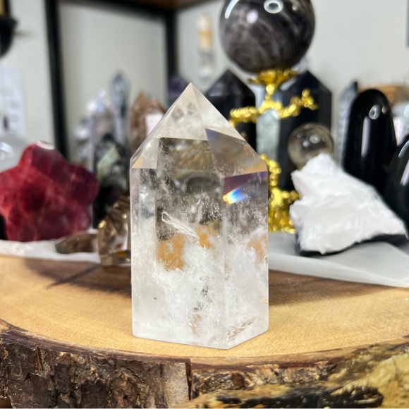 Clear quartz tower (3” tall) - Picture 8 of 17